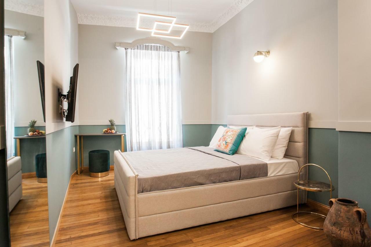 Step One | Luxury Suites Right In The Heart Of Acropolis Next To Metro Station Афины Экстерьер фото