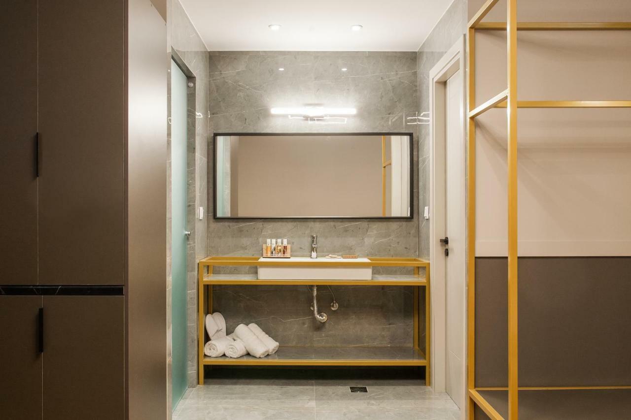 Step One | Luxury Suites Right In The Heart Of Acropolis Next To Metro Station Афины Экстерьер фото