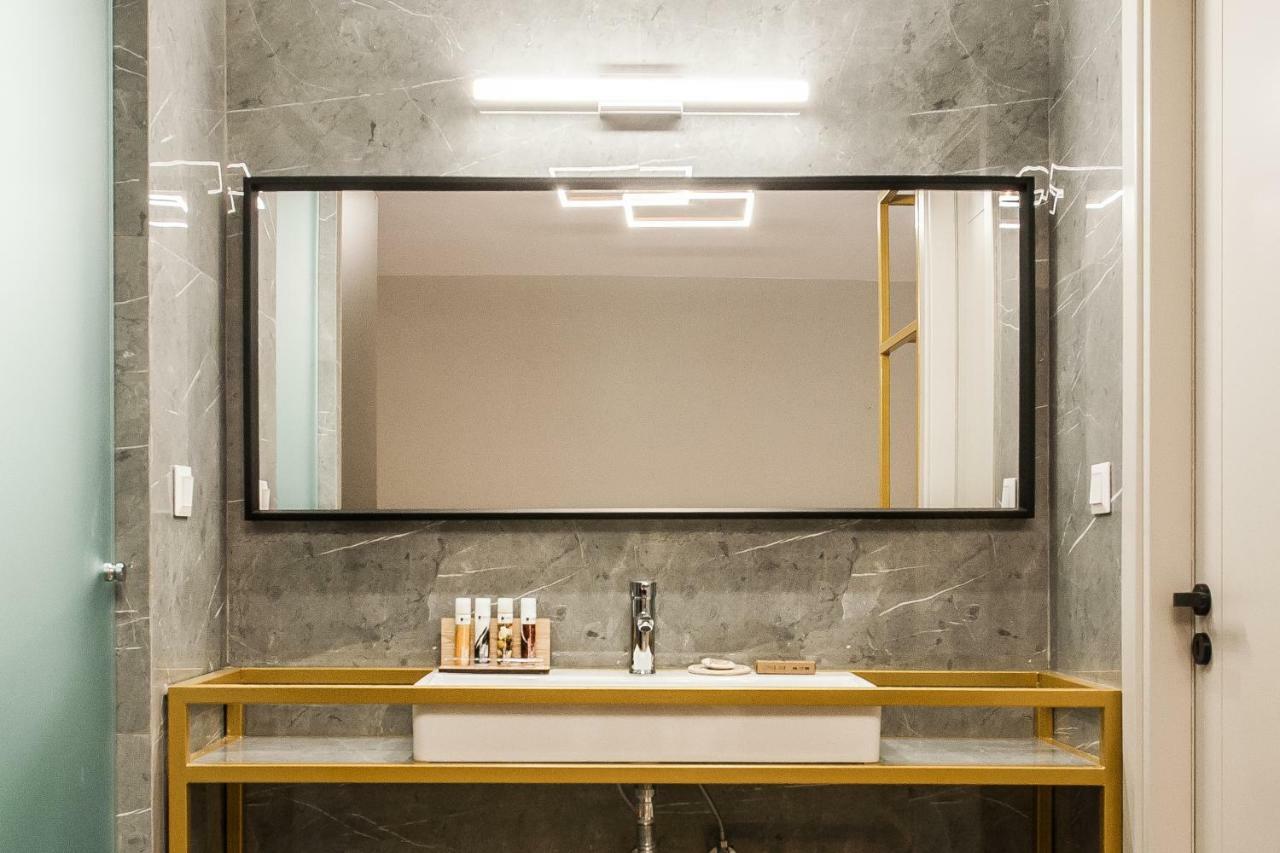 Step One | Luxury Suites Right In The Heart Of Acropolis Next To Metro Station Афины Экстерьер фото